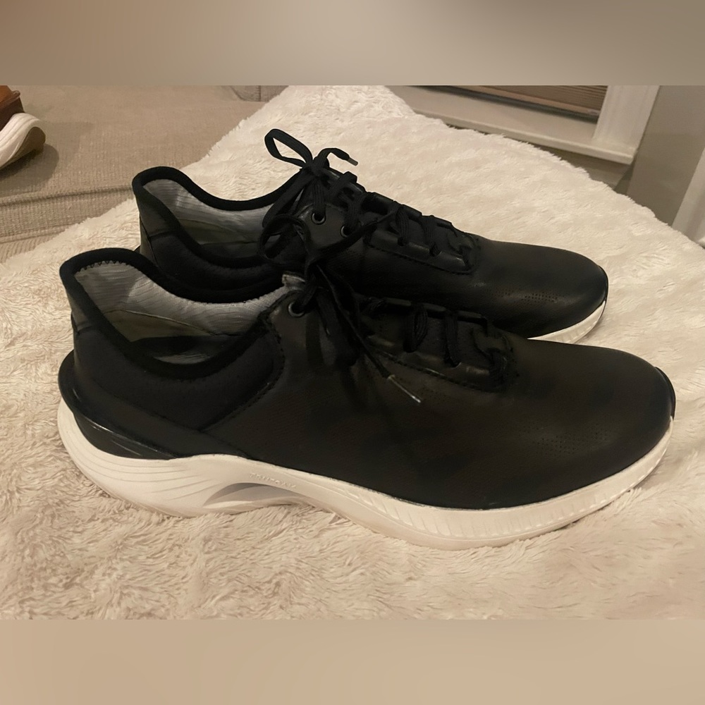 Johnston and Murphy Activate U-Throat. Size 9.5. New without box. Never worn.